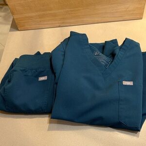 Women’s Petite Figs Scrub Set Teal Technical Collection